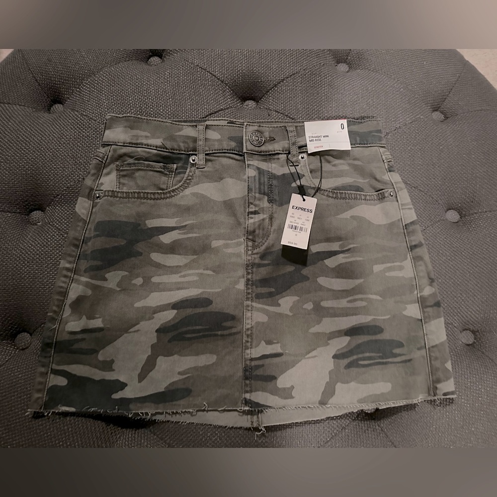 Express Camo mini skirt NWT